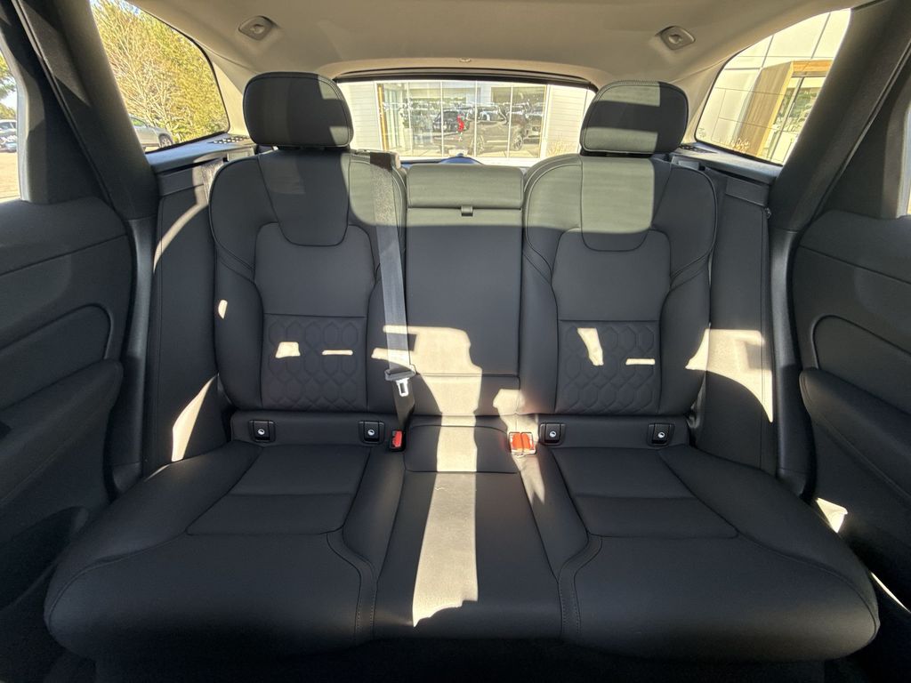 2026 Volvo XC60 Plus - Photo 21