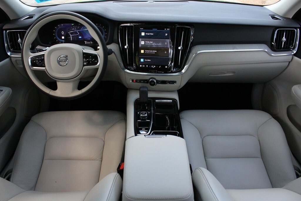 2024 Volvo S60 Recharge T8 Plus photo 2