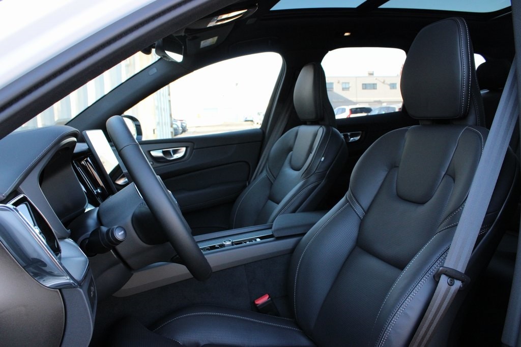 New 2026 Volvo XC60 plug-in hybrid T8 Ultra Black Edition SUV