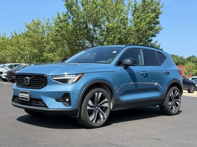2024 Volvo XC40 Plus photo 3