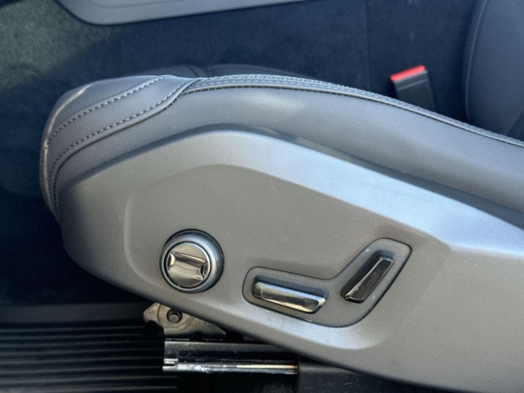 2026 Volvo XC60 Plus - Photo 12