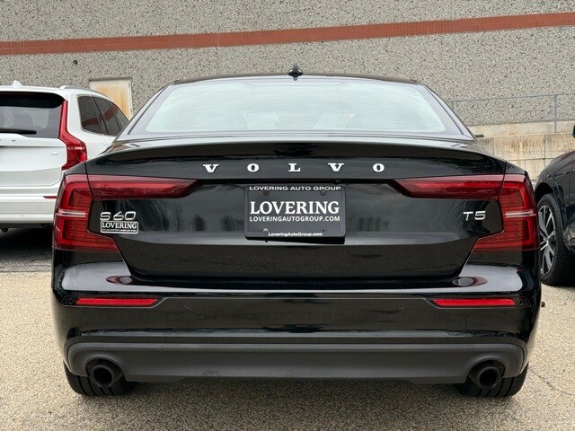 2019 Volvo S60 T5 Momentum photo 4