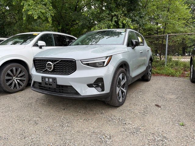 2026 Volvo XC40 SUV 