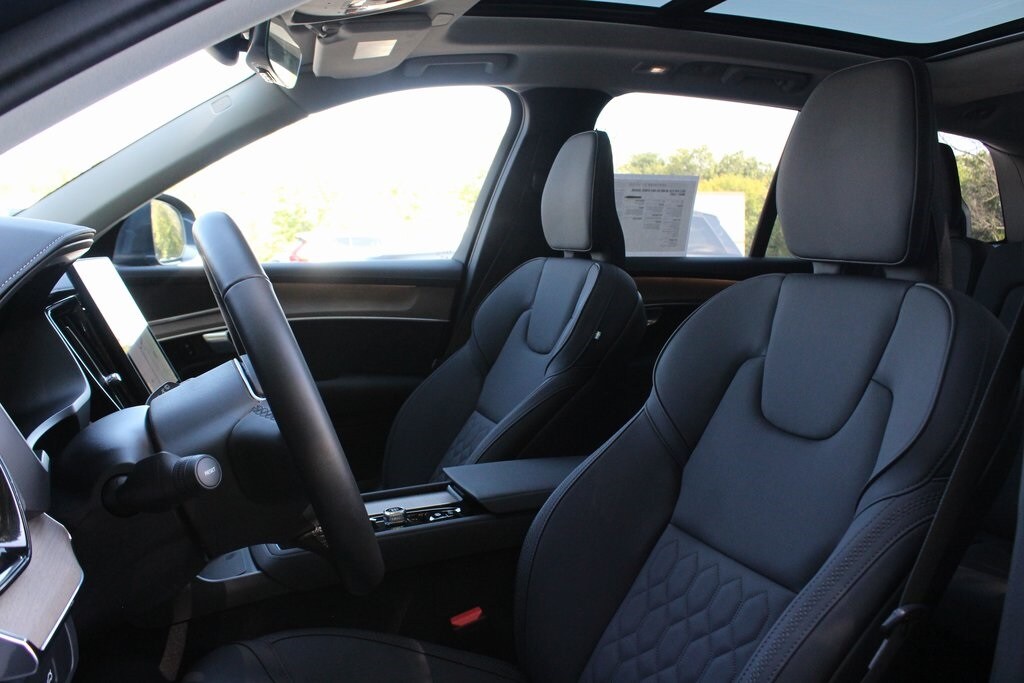 2025 Volvo XC90 Plus photo 4