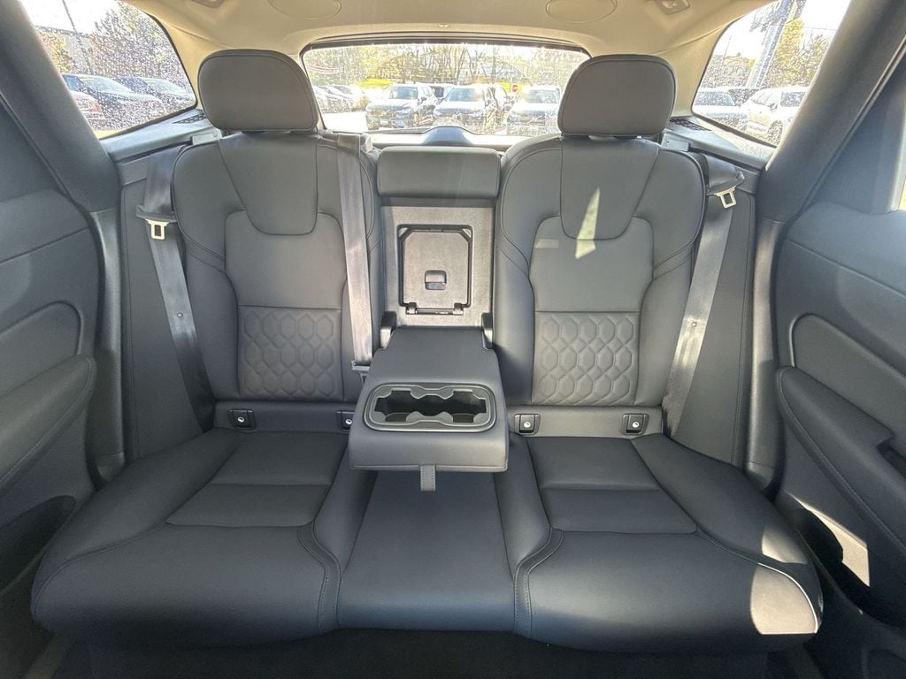 2026 Volvo XC60 Plus - Photo 21