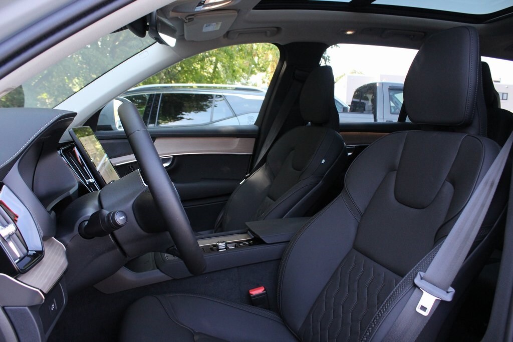 2026 Volvo XC90 Plus photo 4