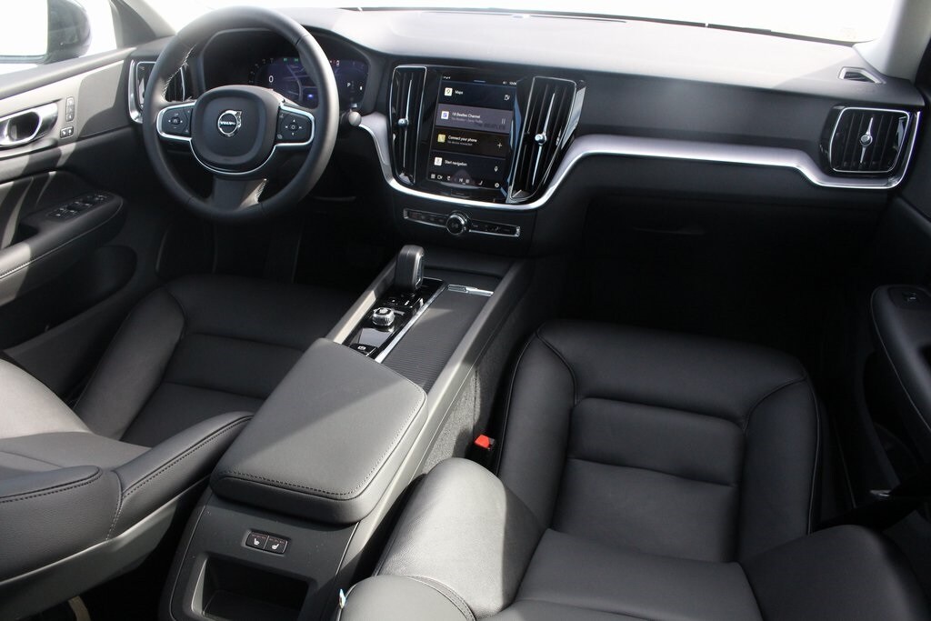 2025 Volvo S60 B5 Core photo 2