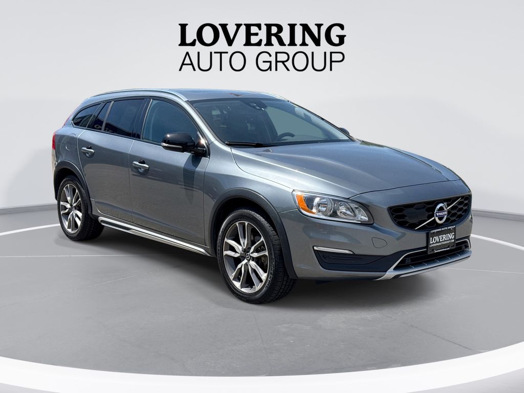2018 Volvo V60 T5 AWD Cross Country's photo
