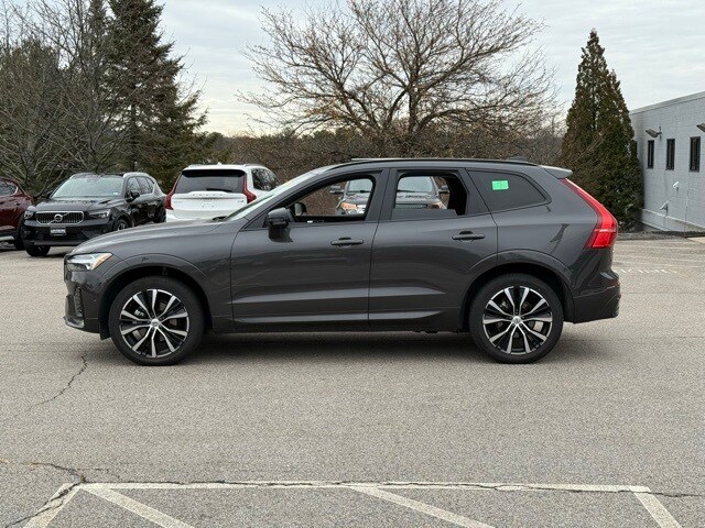 2025 Volvo XC60 B5 Plus photo 2