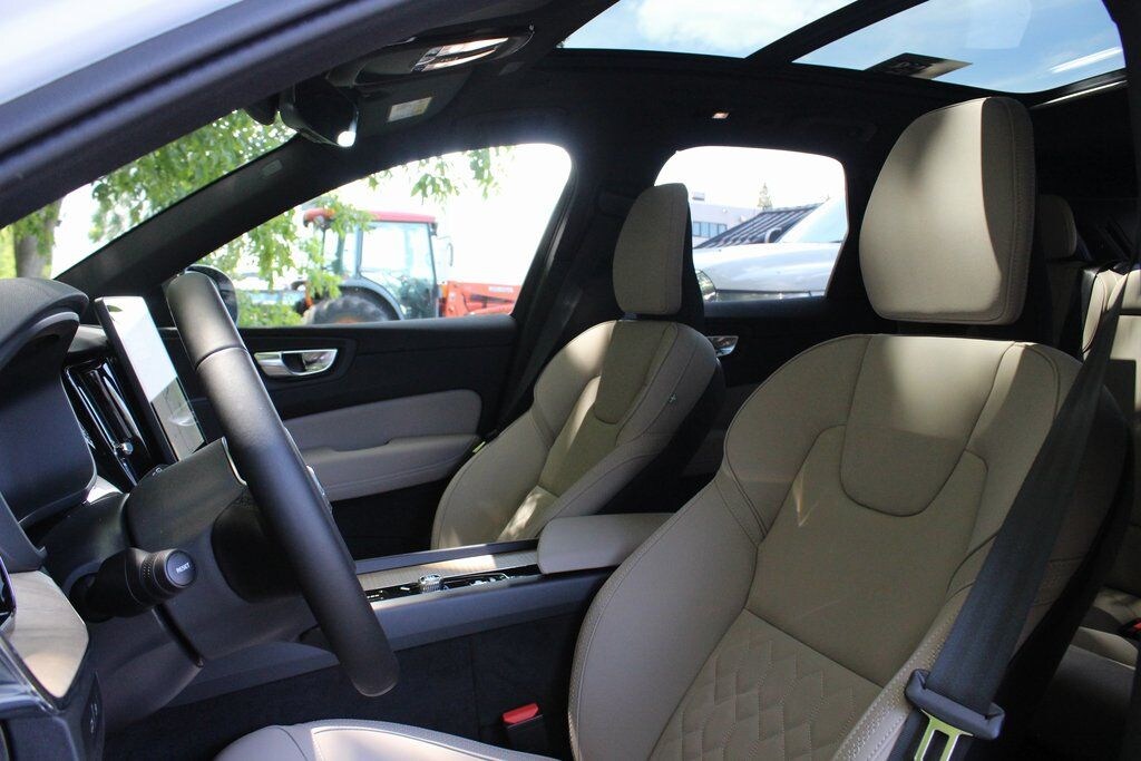 New 2026 Volvo XC60 plug-in hybrid T8 Plus SUV