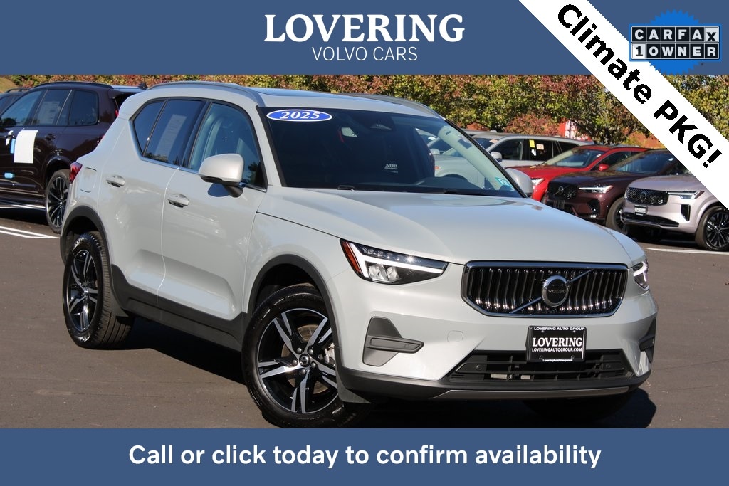 2025 Volvo XC40 Core's photo