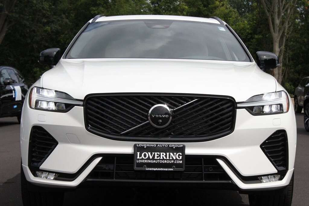 2026 Volvo XC60 B5 Plus photo 2