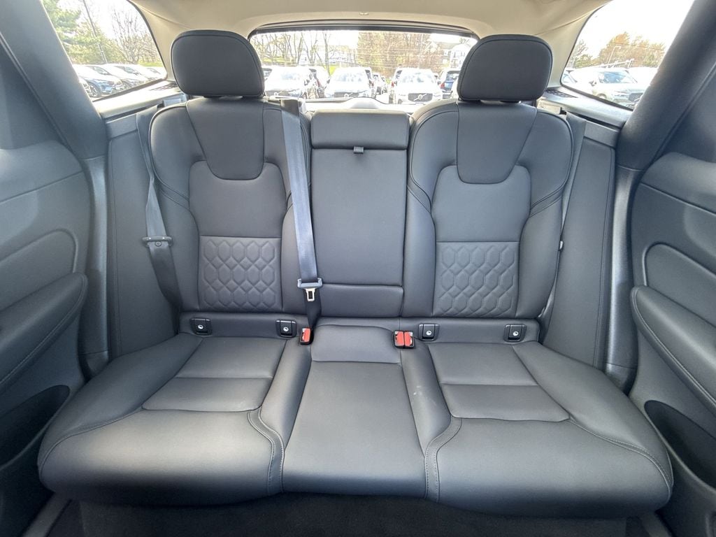 2026 Volvo XC60 Plus - Photo 21