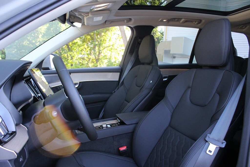 2026 Volvo XC90 Plus photo 4
