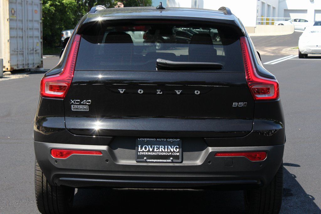 2026 Volvo XC40 Core - Photo 12