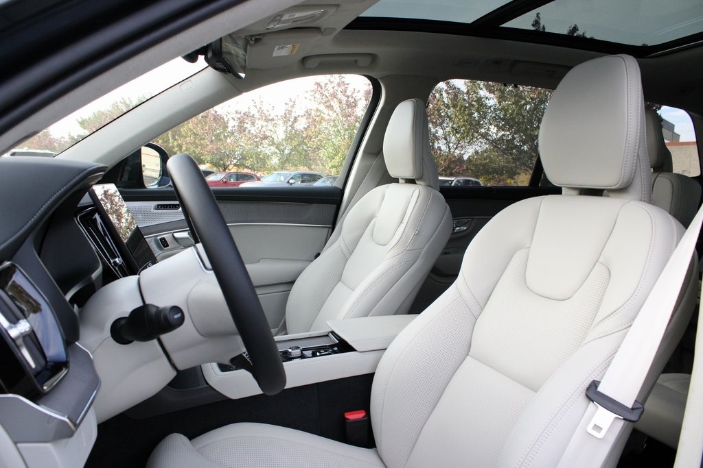 New 2026 Volvo XC90 B6 Ultra Dark Theme 6-Seater SUV