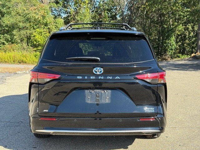 2022 Toyota Sienna Limited photo 3
