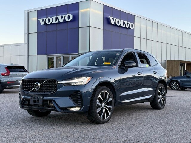 2025 Volvo XC60 B5 Plus photo 2