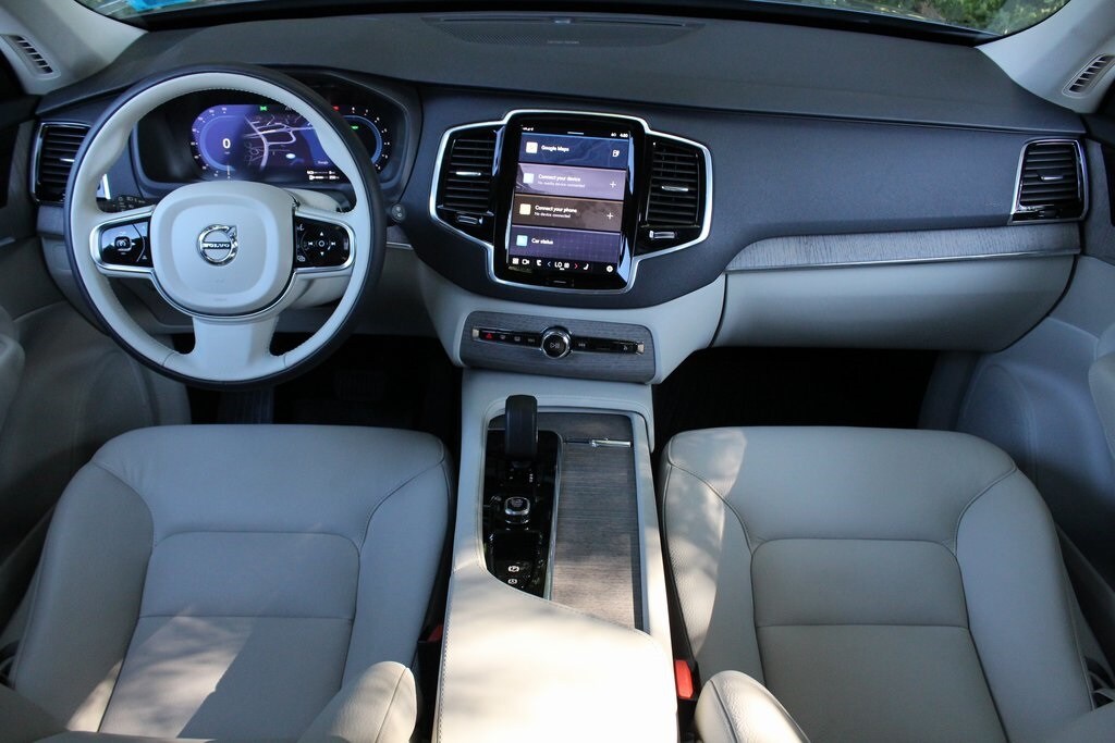 2023 Volvo XC90 Recharge T8 Plus photo 2