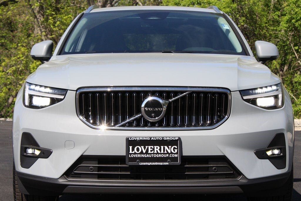 2025 Volvo XC40 photo 3