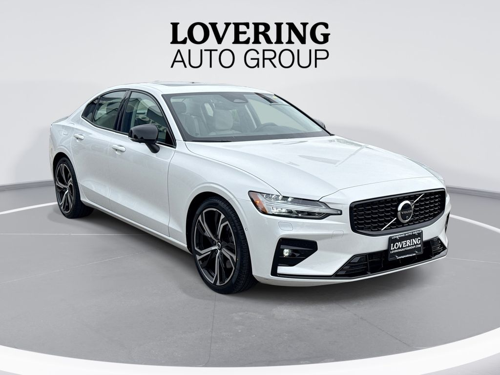 2024 Volvo S60 B5 Plus Dark Theme AWD's photo