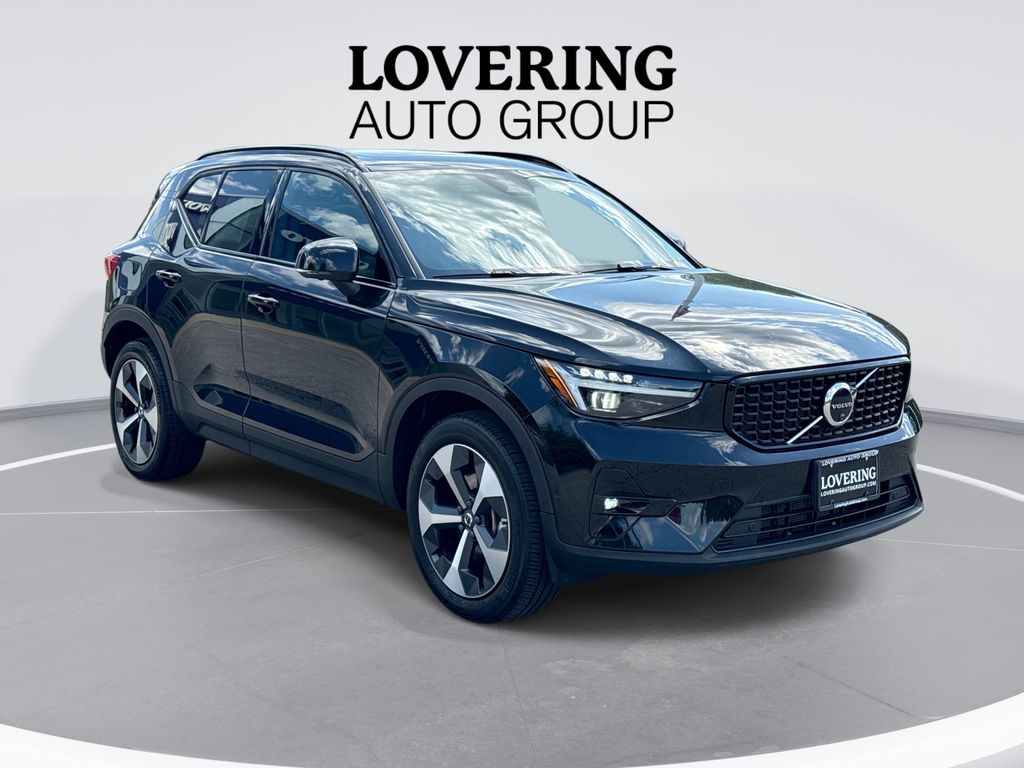 2026 Volvo XC40 SUV 