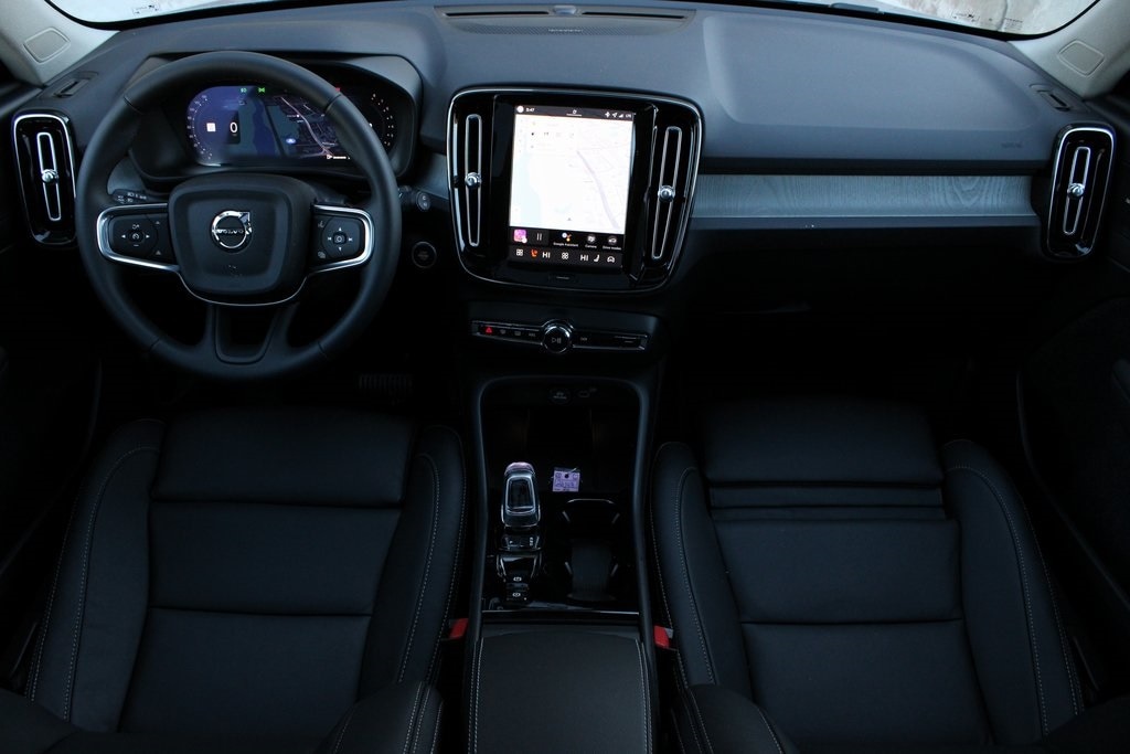 New 2026 Volvo XC40 B5 Ultra SUV