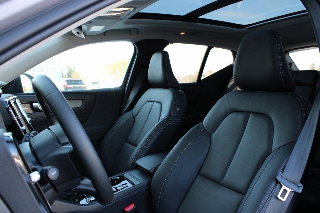 New 2026 Volvo XC40 B5 Ultra SUV