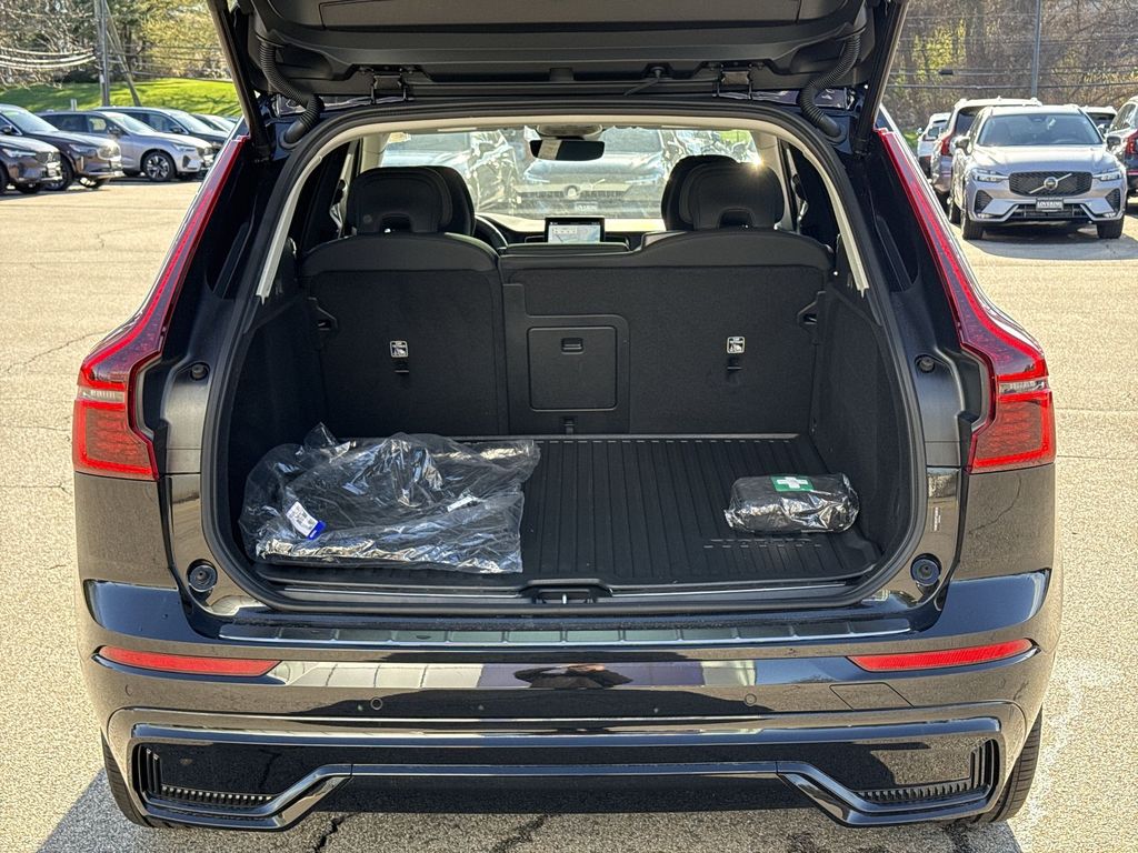 2026 Volvo XC60 Plus - Photo 22