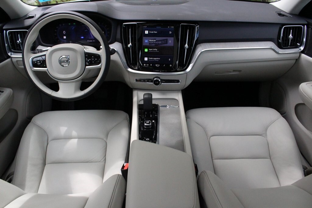 2025 Volvo S60 B5 Plus photo 2