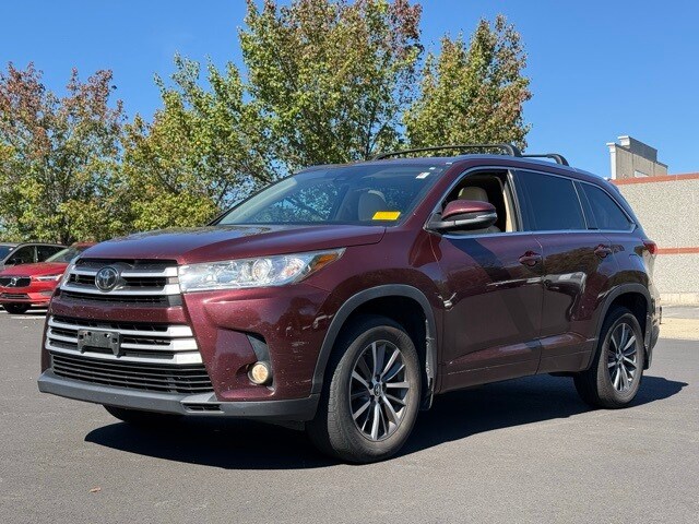 2017 Toyota Highlander XLE photo 2