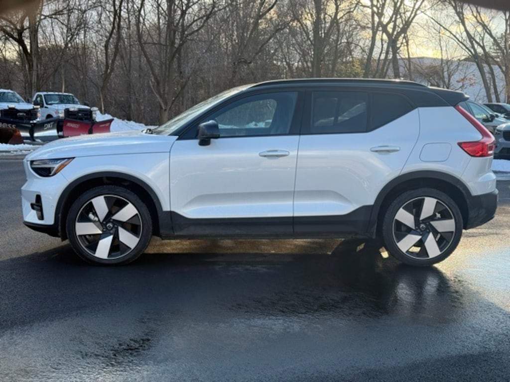 Certified 2024 Volvo XC40 Recharge Pure Electric Twin Plus SUV