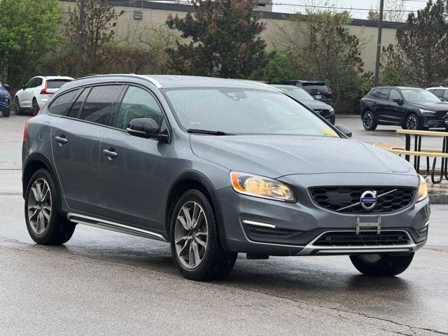 2018 Volvo V60 T5 AWD Cross Country's photo