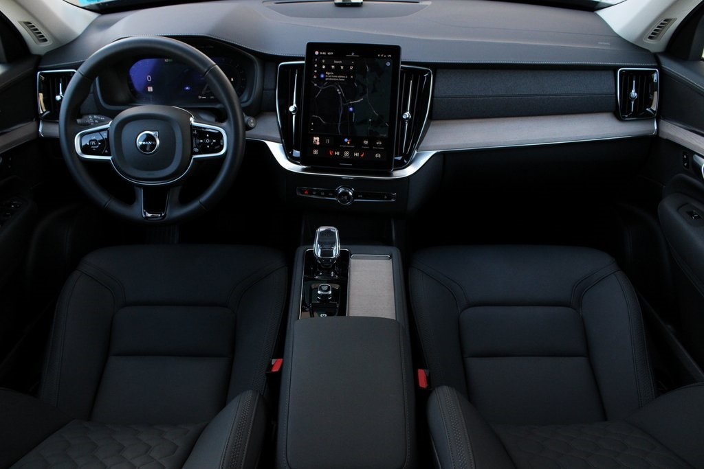 Certified 2025 Volvo XC90 B6 Plus 7-Seater SUV