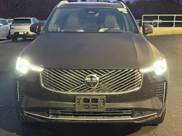 2025 Volvo XC90 B5 Plus photo 2