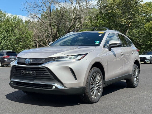 2023 Toyota Venza XLE photo 3