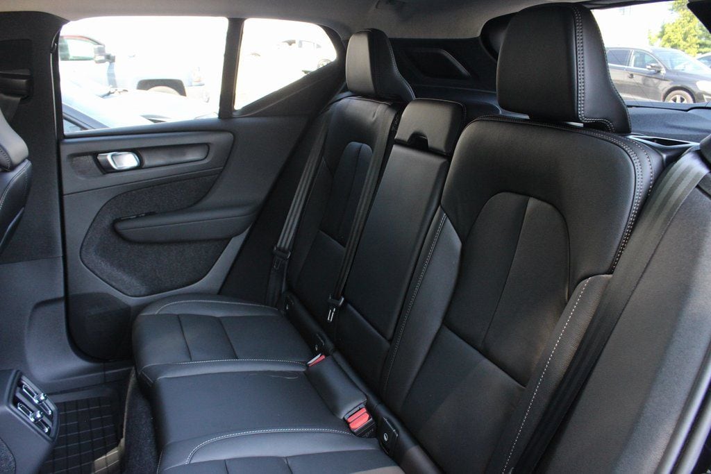 2026 Volvo XC40 Core - Photo 30