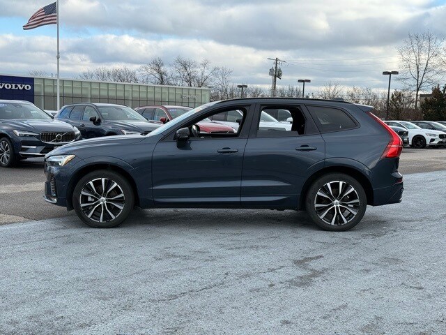 2025 Volvo XC60 B5 Plus photo 3