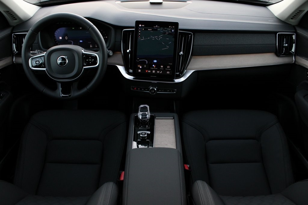 New 2026 Volvo XC90 plug-in hybrid T8 Core SUV