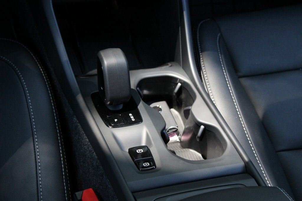 2026 Volvo XC40 Core - Photo 26