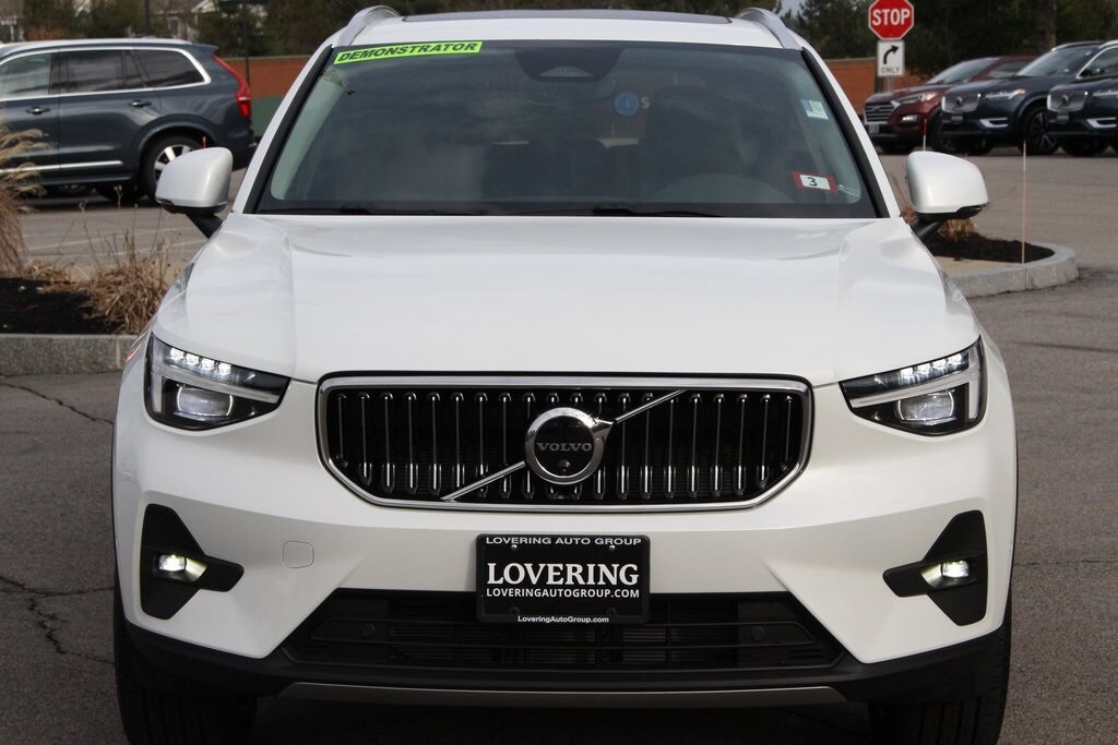 2025 Volvo XC40 Plus photo 3