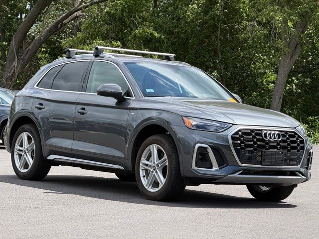2025 Audi Q5 55 e Premium Plus's photo