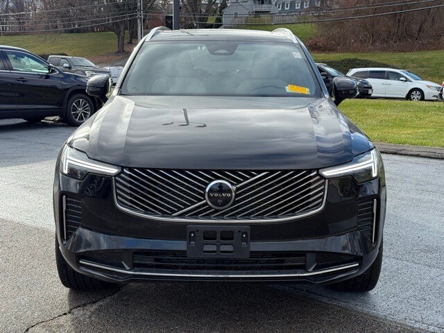 2025 Volvo XC90 B5 Plus photo 2