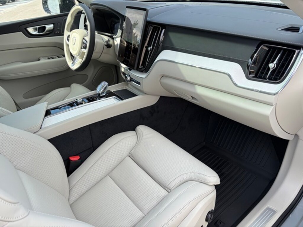 New 2026 Volvo XC60 plug-in hybrid T8 Ultra SUV