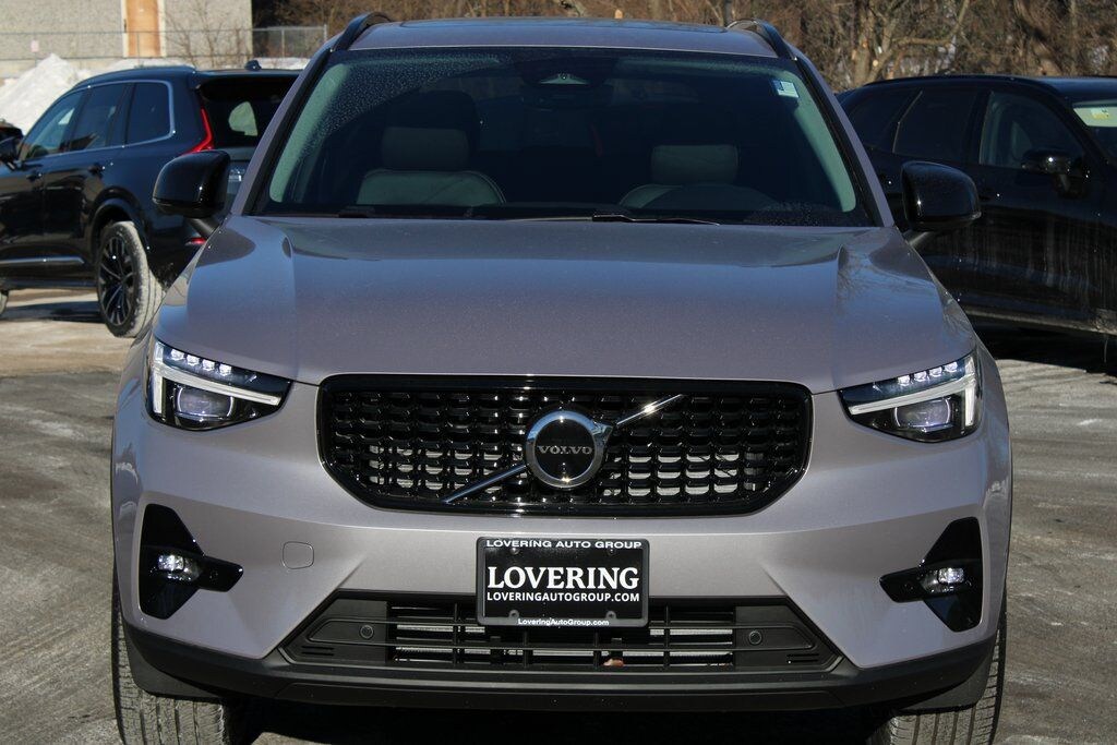New 2026 Volvo XC40 B5 Ultra SUV