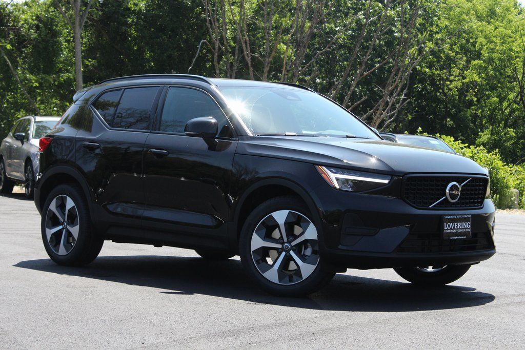 2026 Volvo XC40 Core - Photo 7