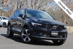 2024 Volvo XC40 B5 Plus Dark Theme SUV