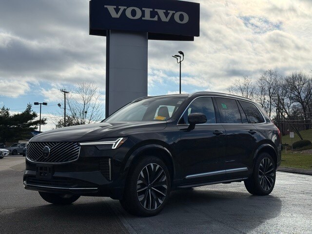 2025 Volvo XC90 B5 Plus photo 3