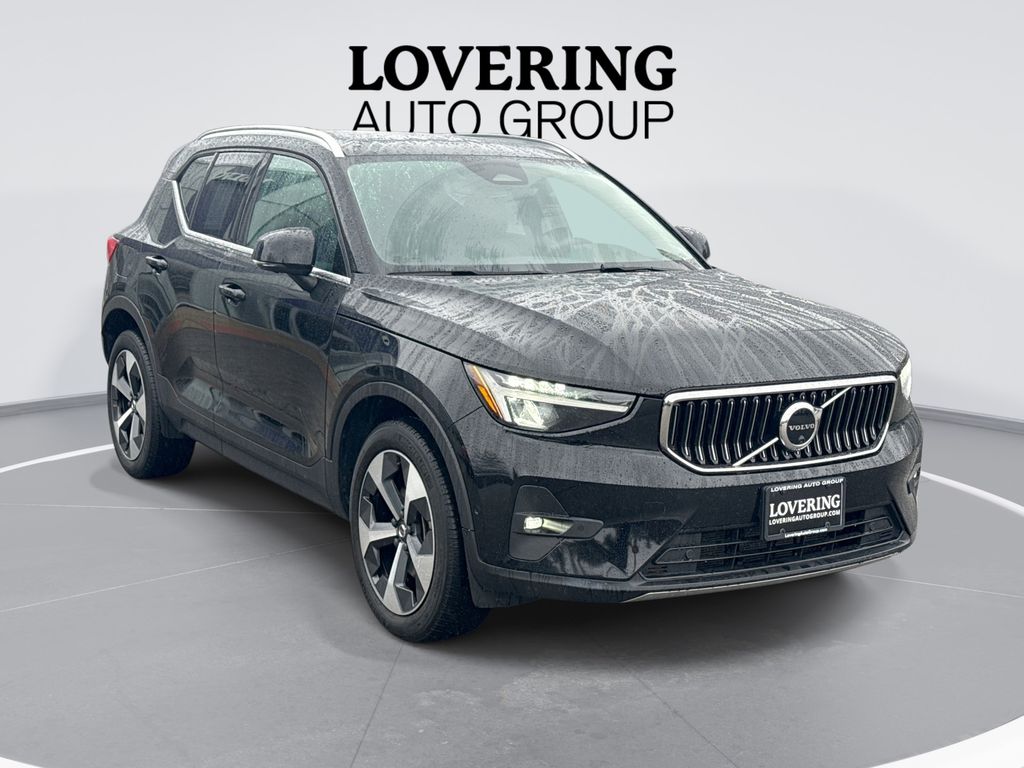 2023 Volvo XC40 SUV 