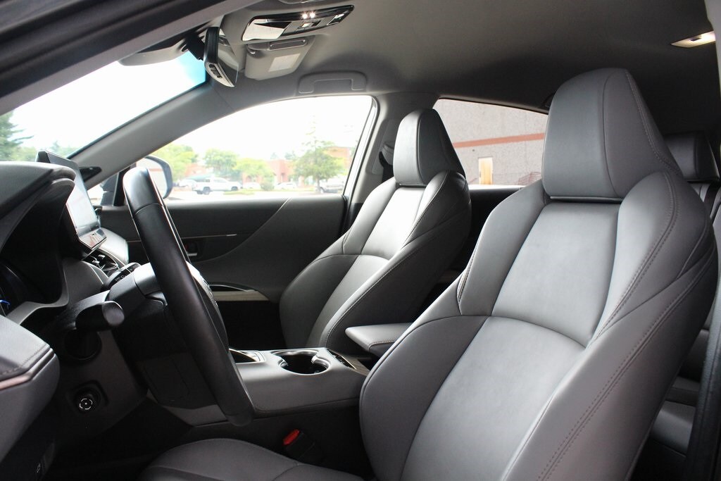 2022 Toyota Venza XLE photo 3